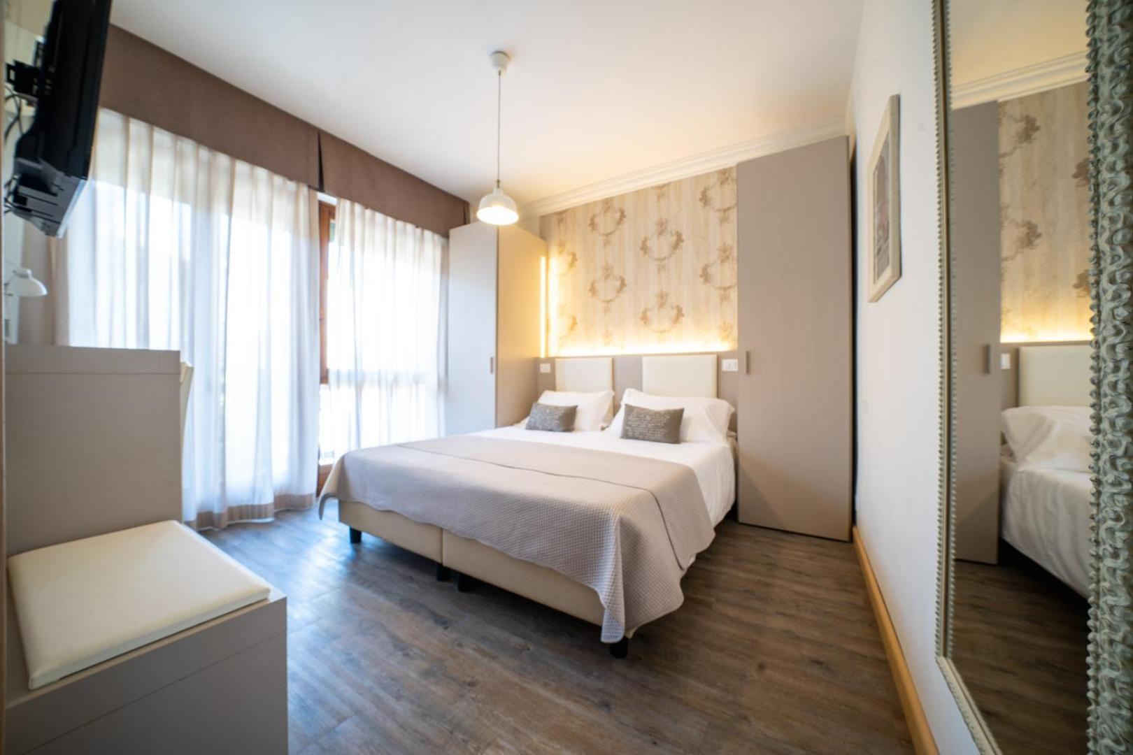 B City Hotel Bardolino Exterior photo