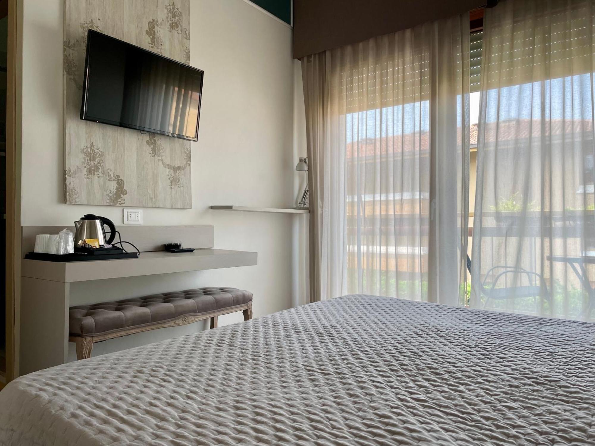 B City Hotel Bardolino Exterior photo