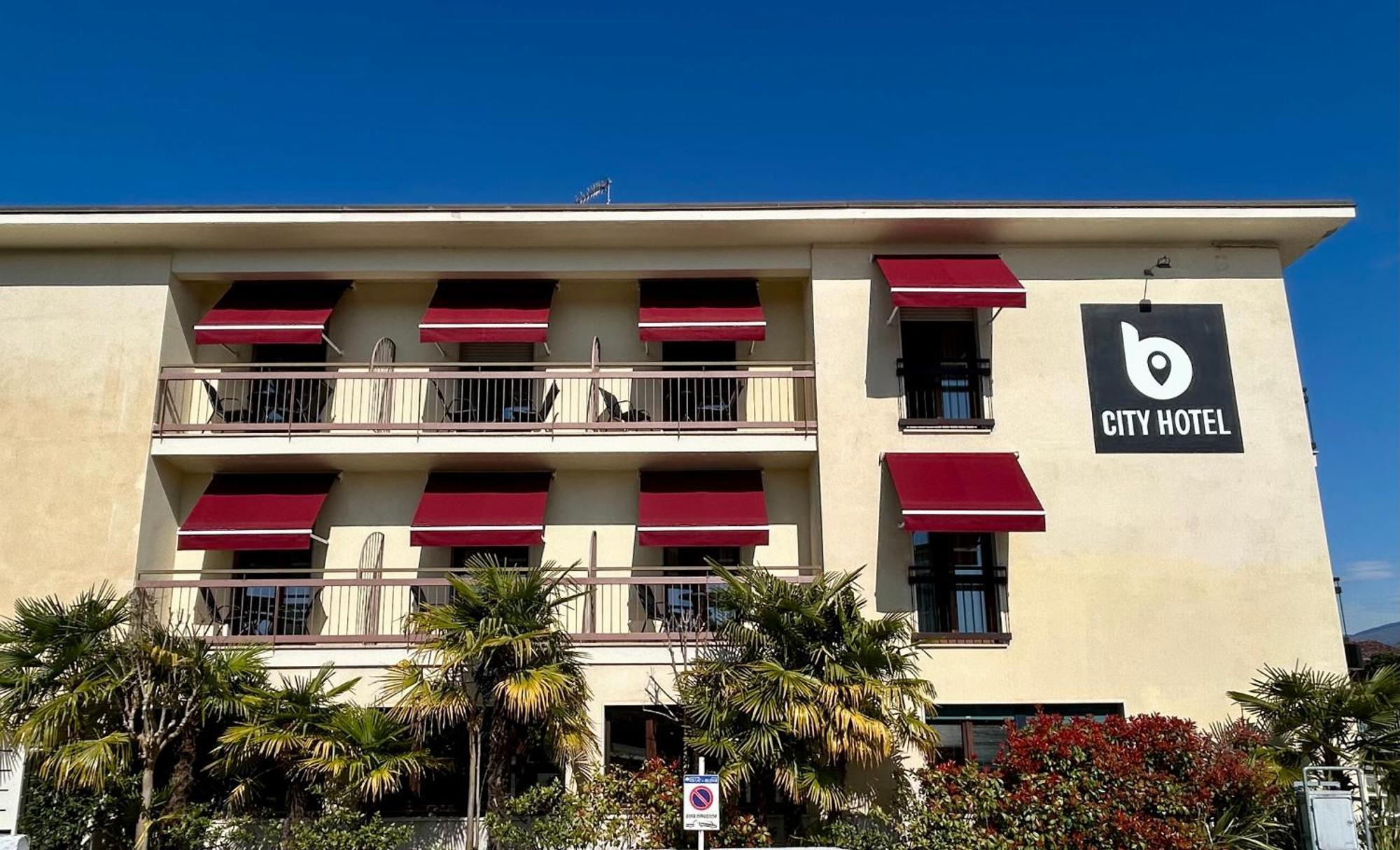 B City Hotel Bardolino Exterior photo